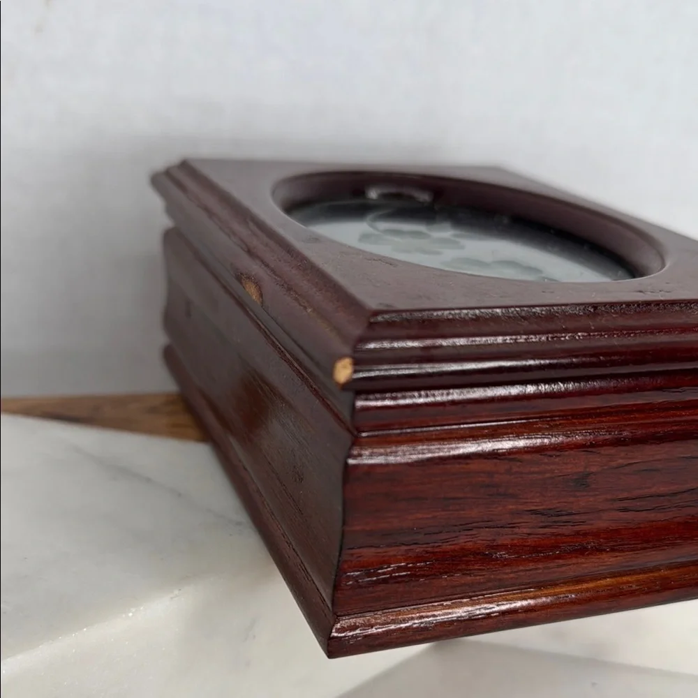 Vintage Estate Small Wooden Jewelry Box With Etched Flower Design On Oval Glass